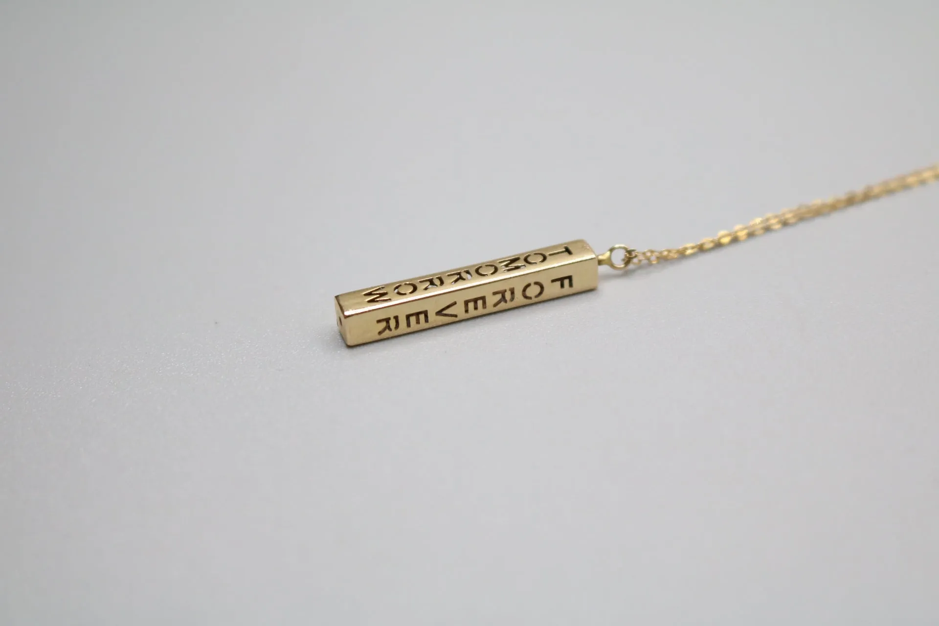 14-Karat Yellow Gold Elegant Chain Necklace with Rectangle Charm