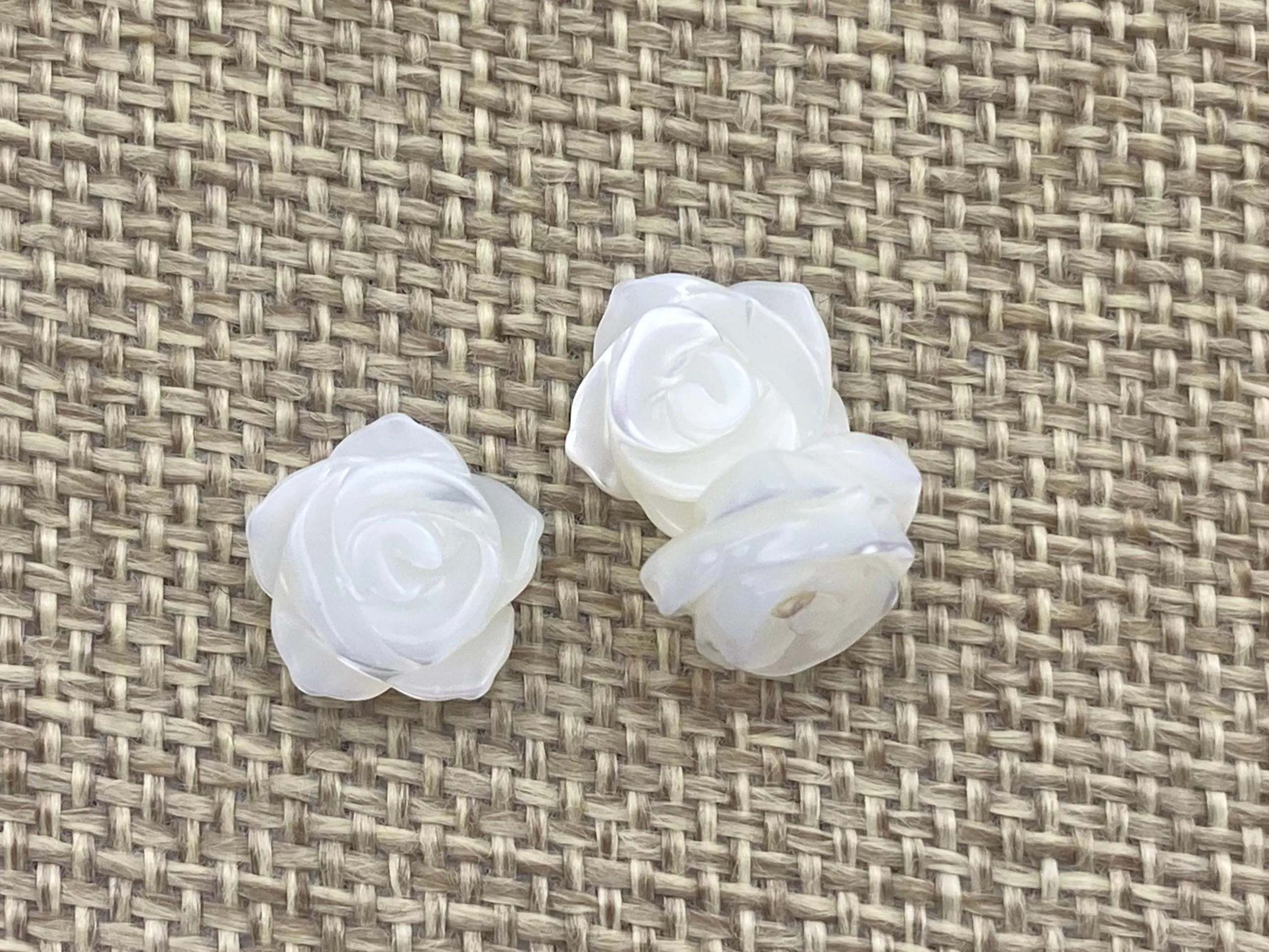 Mother Of Pearls White Rose Beads, Sku#M16
