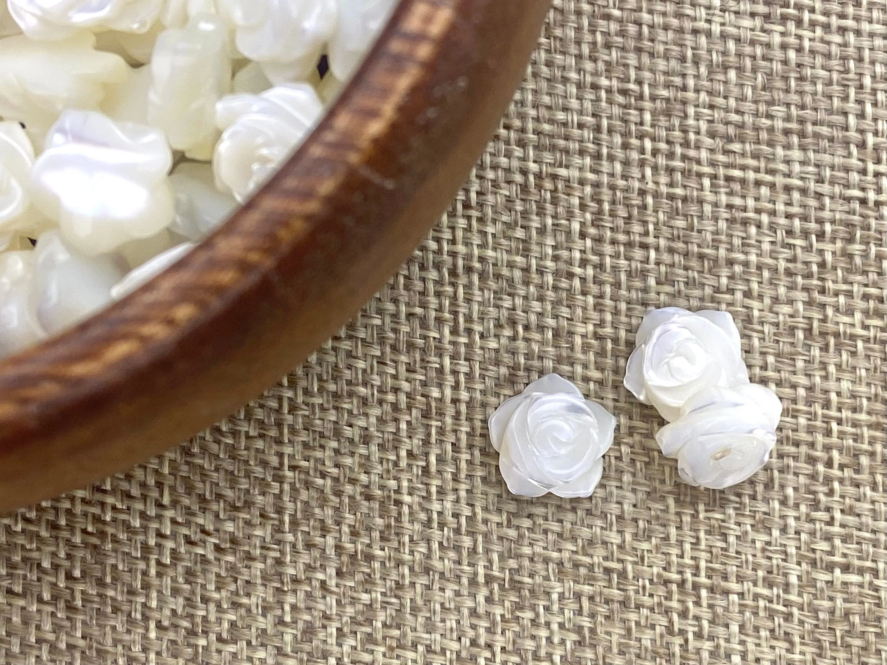 Mother Of Pearls White Rose Beads, Sku#M16