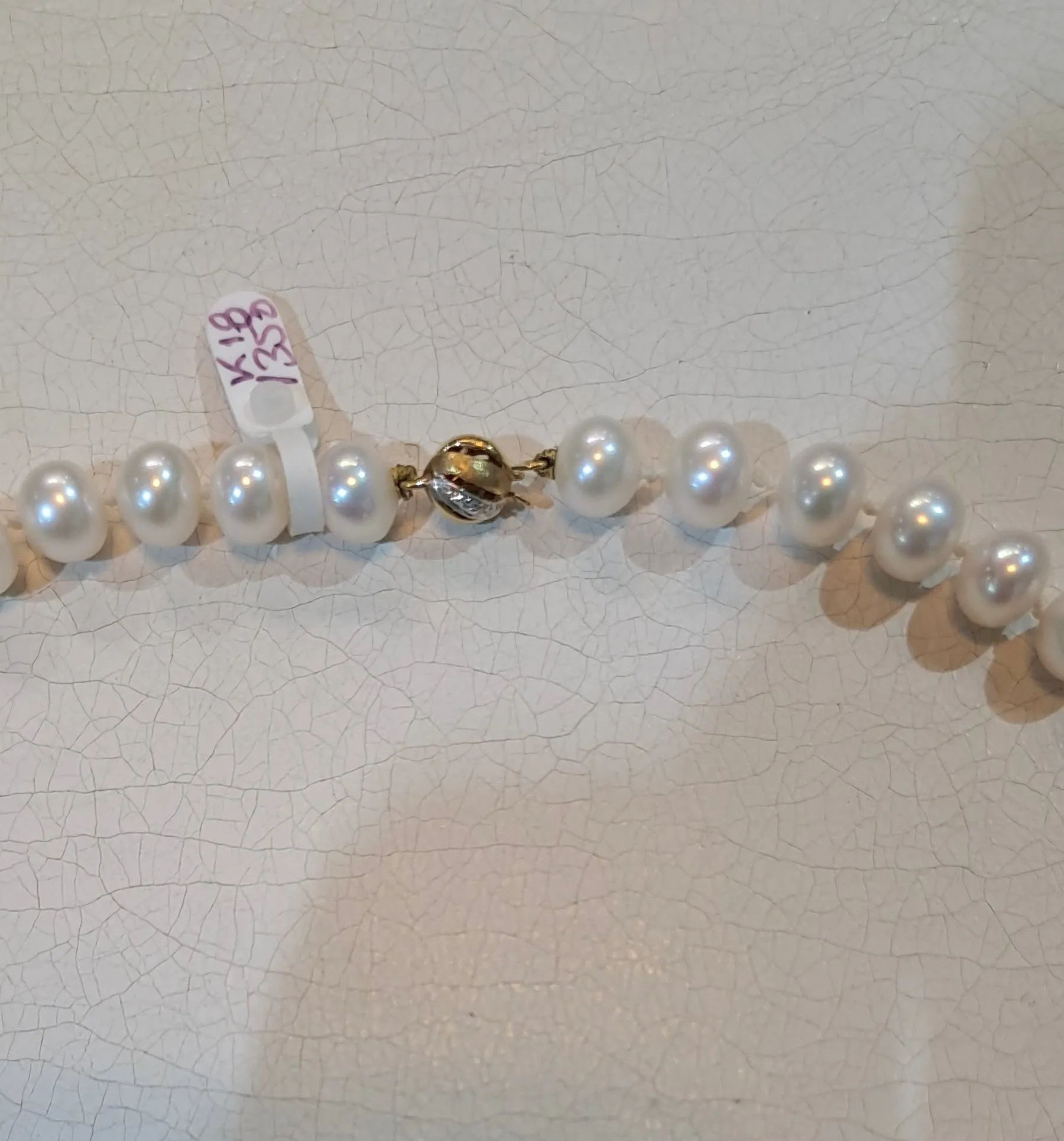 Necklace in white Aqua pearls with 18k gold closure