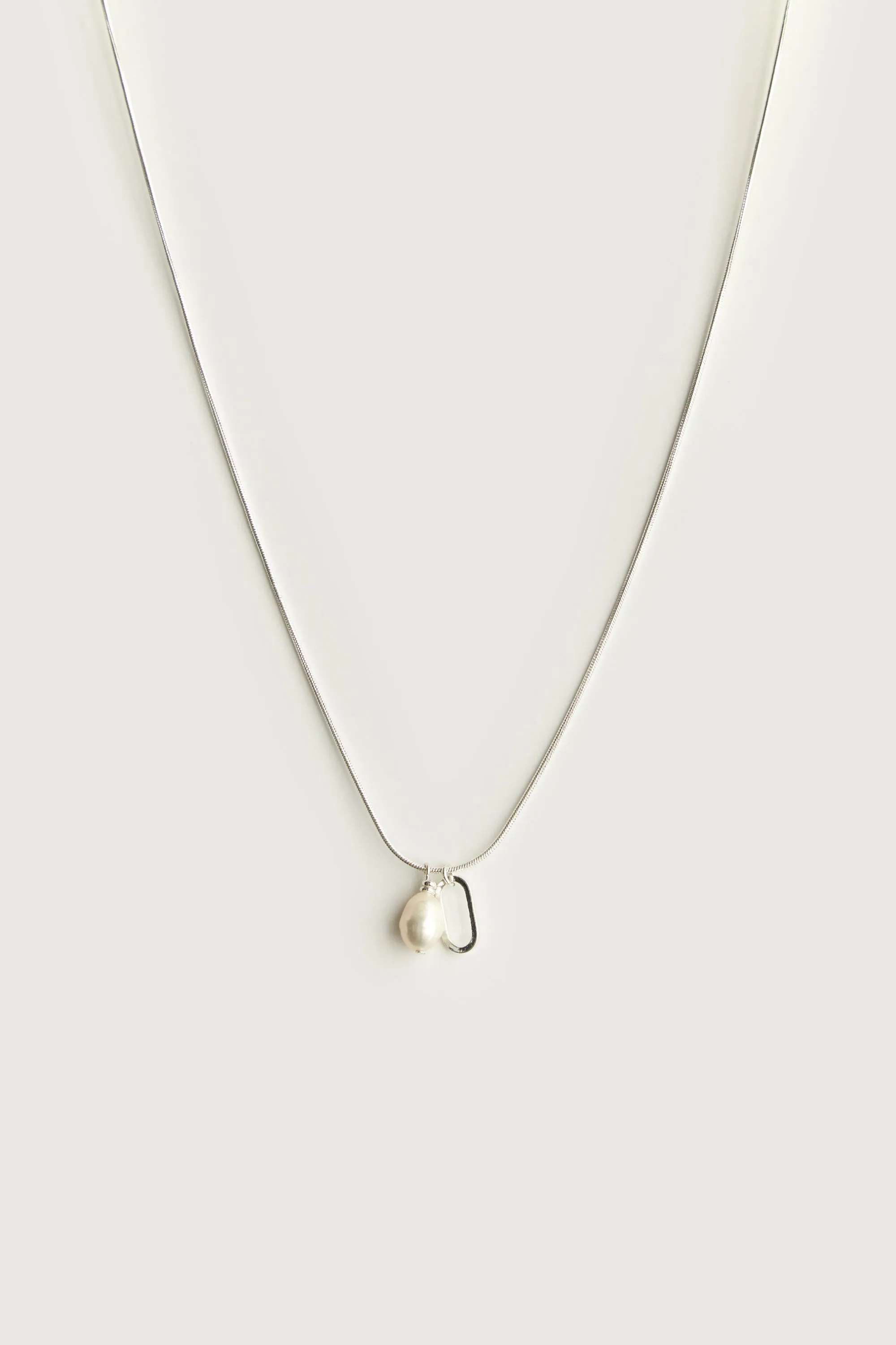 NECKLACE WITH PEARL