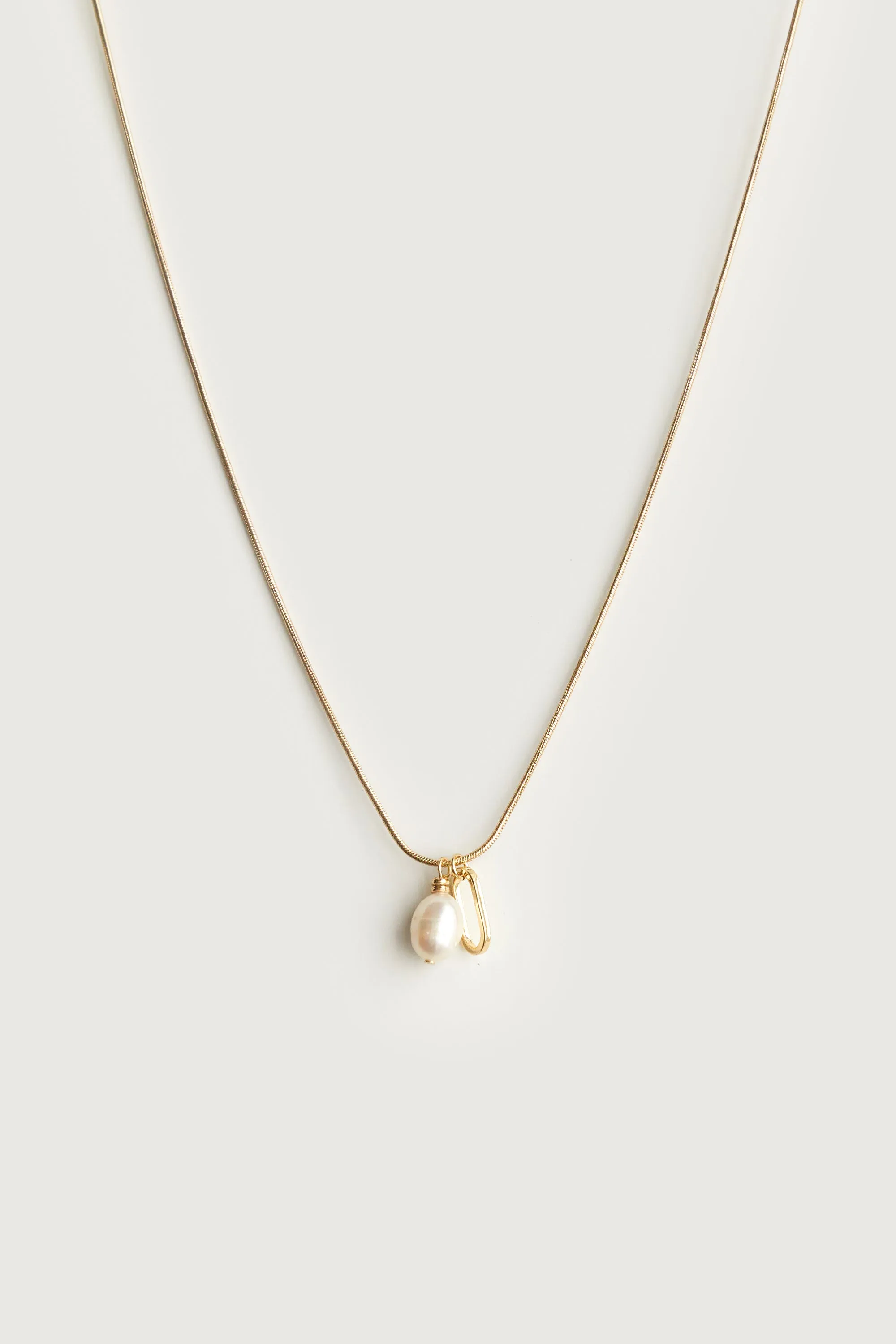 NECKLACE WITH PEARL