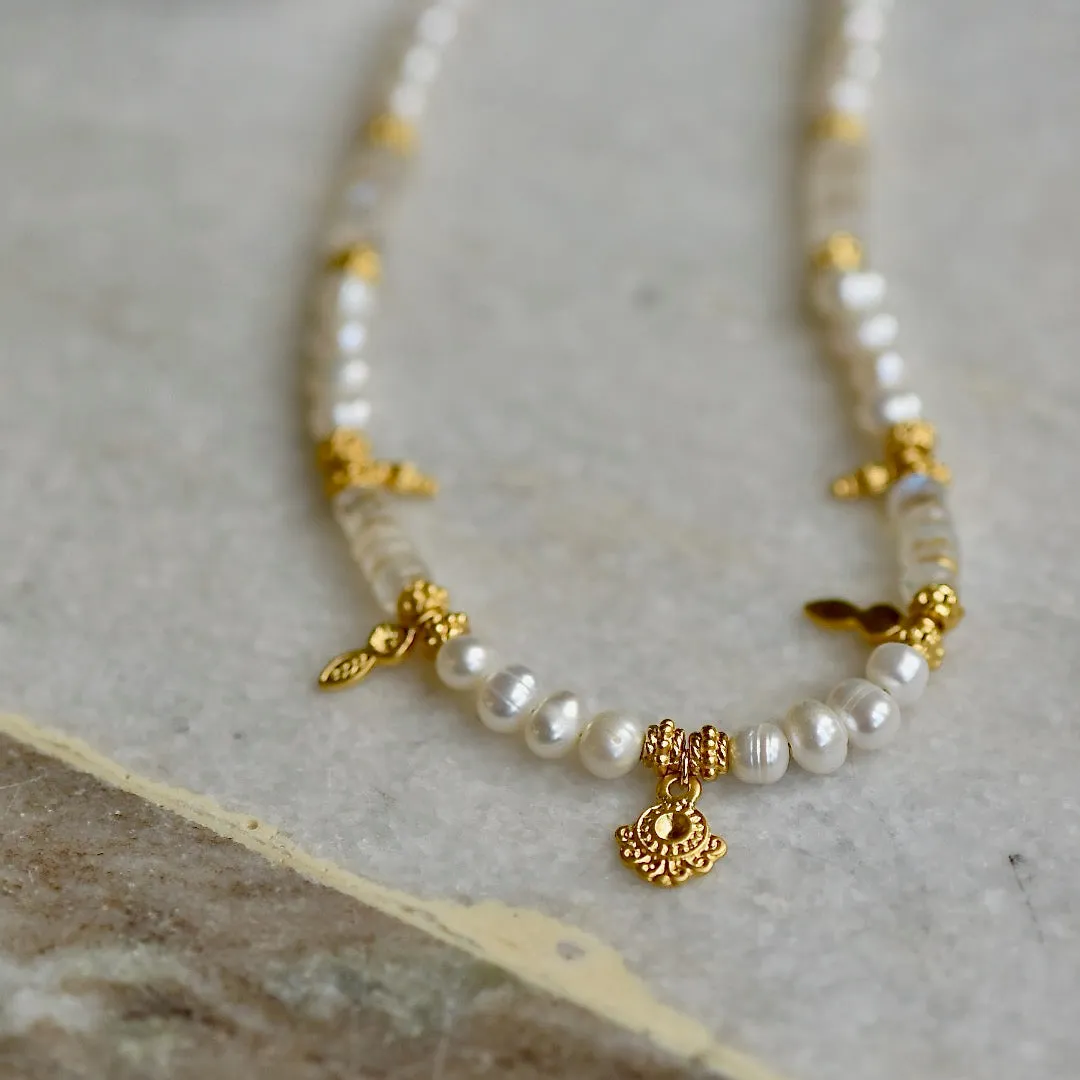 Pearls & Moonstone Good Vibration choker necklace